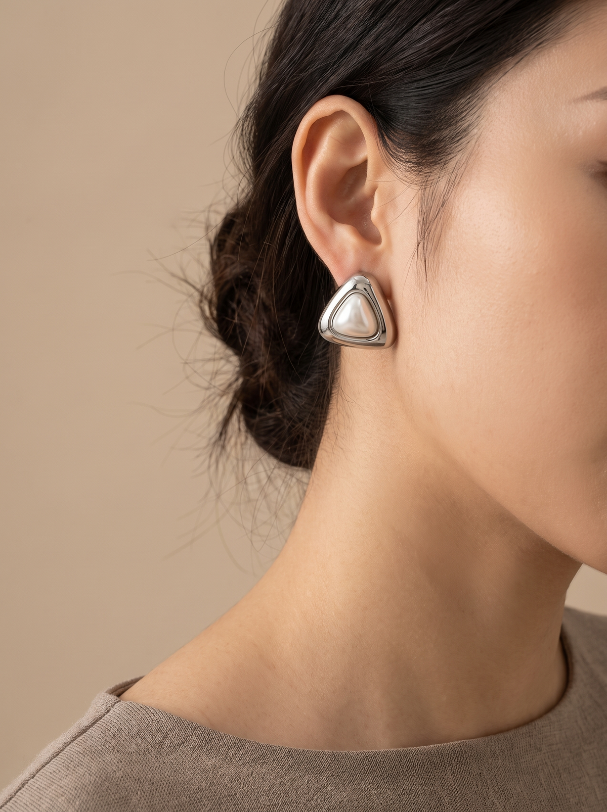 Imitation Pearl Triangle Stud Earrings