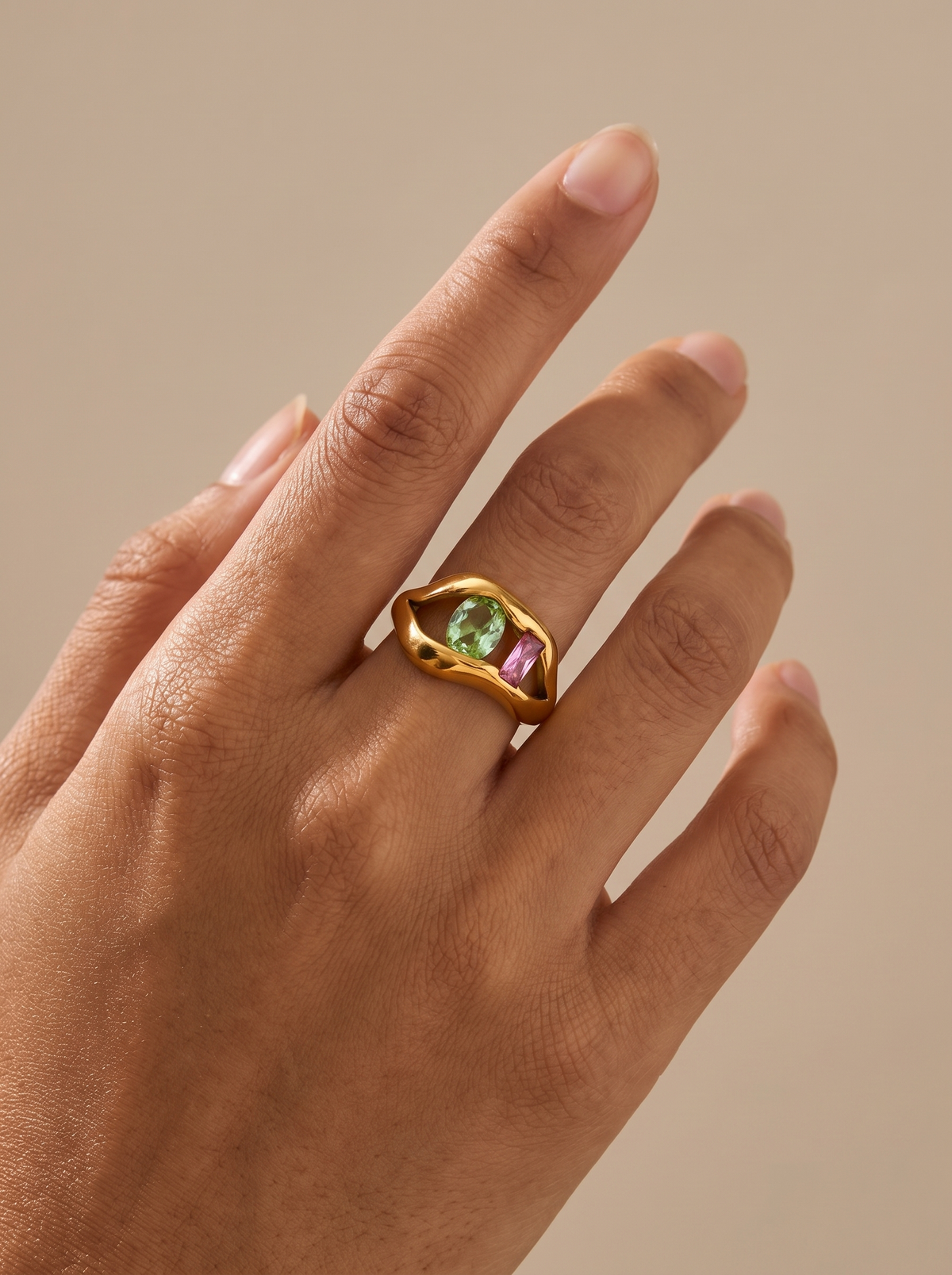 Lip Design Ring