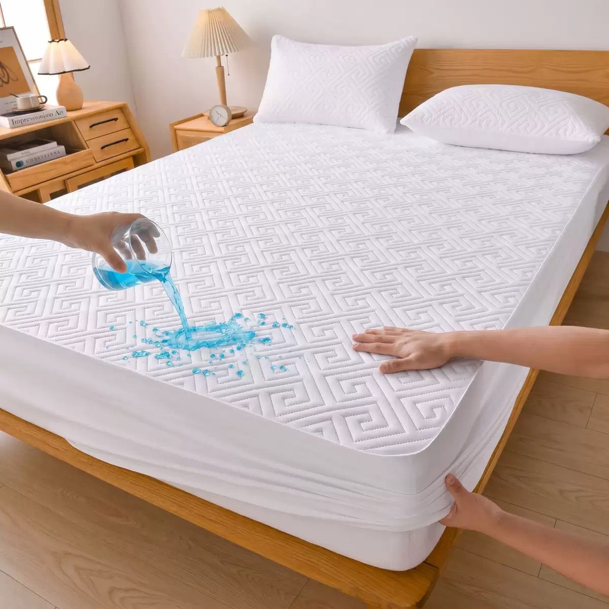 Perlehaus Waterproof Mattress Protector – White