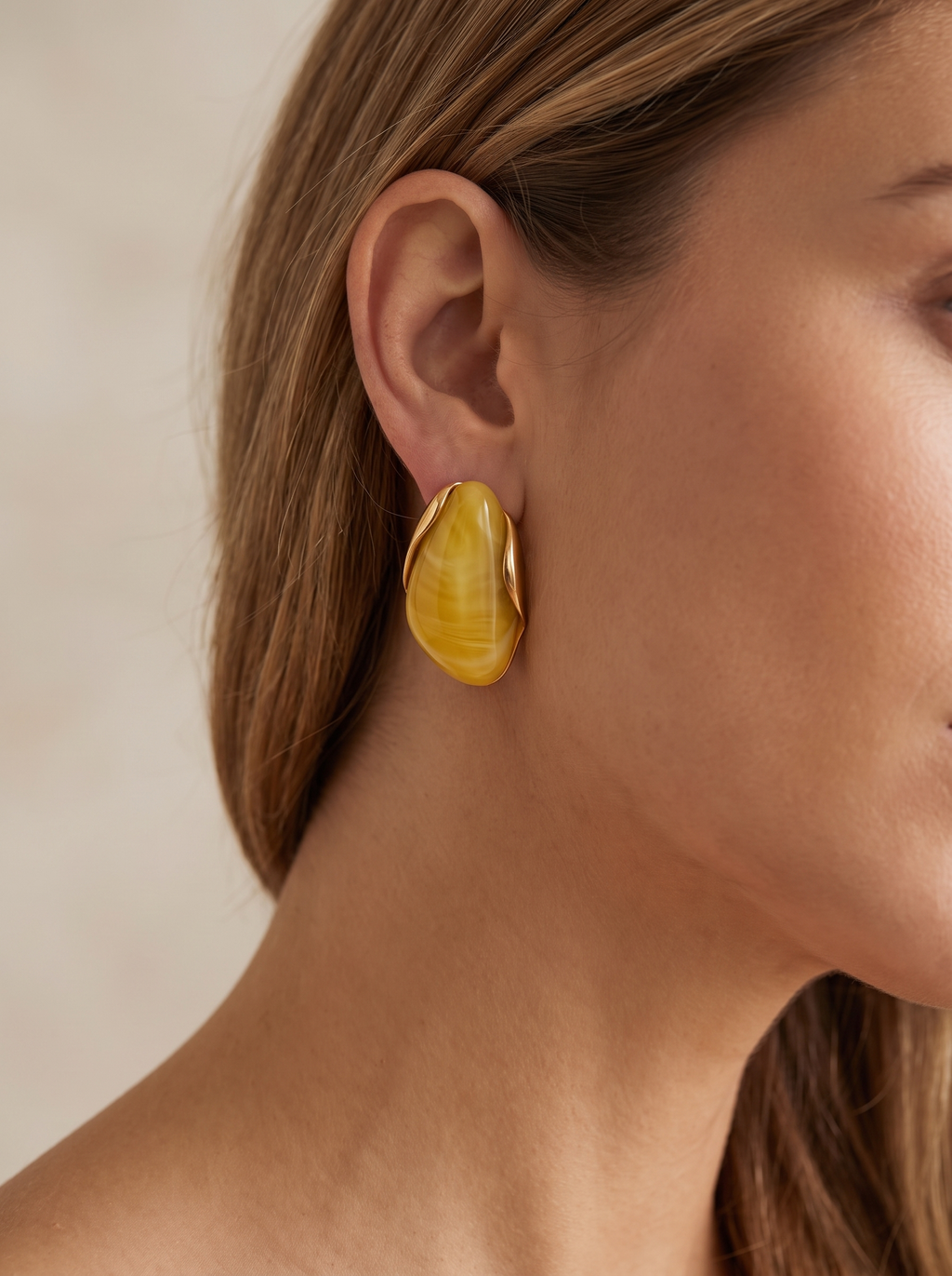 40_earring_lifestyle_yellow