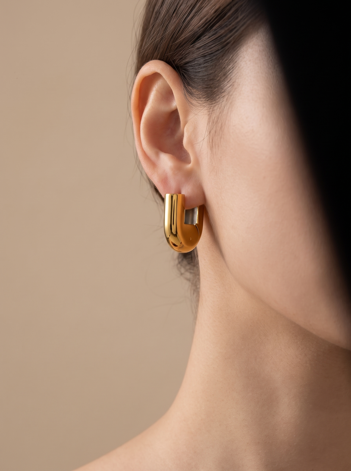U-Shape Hoop Earrings - Gold - lifestyle