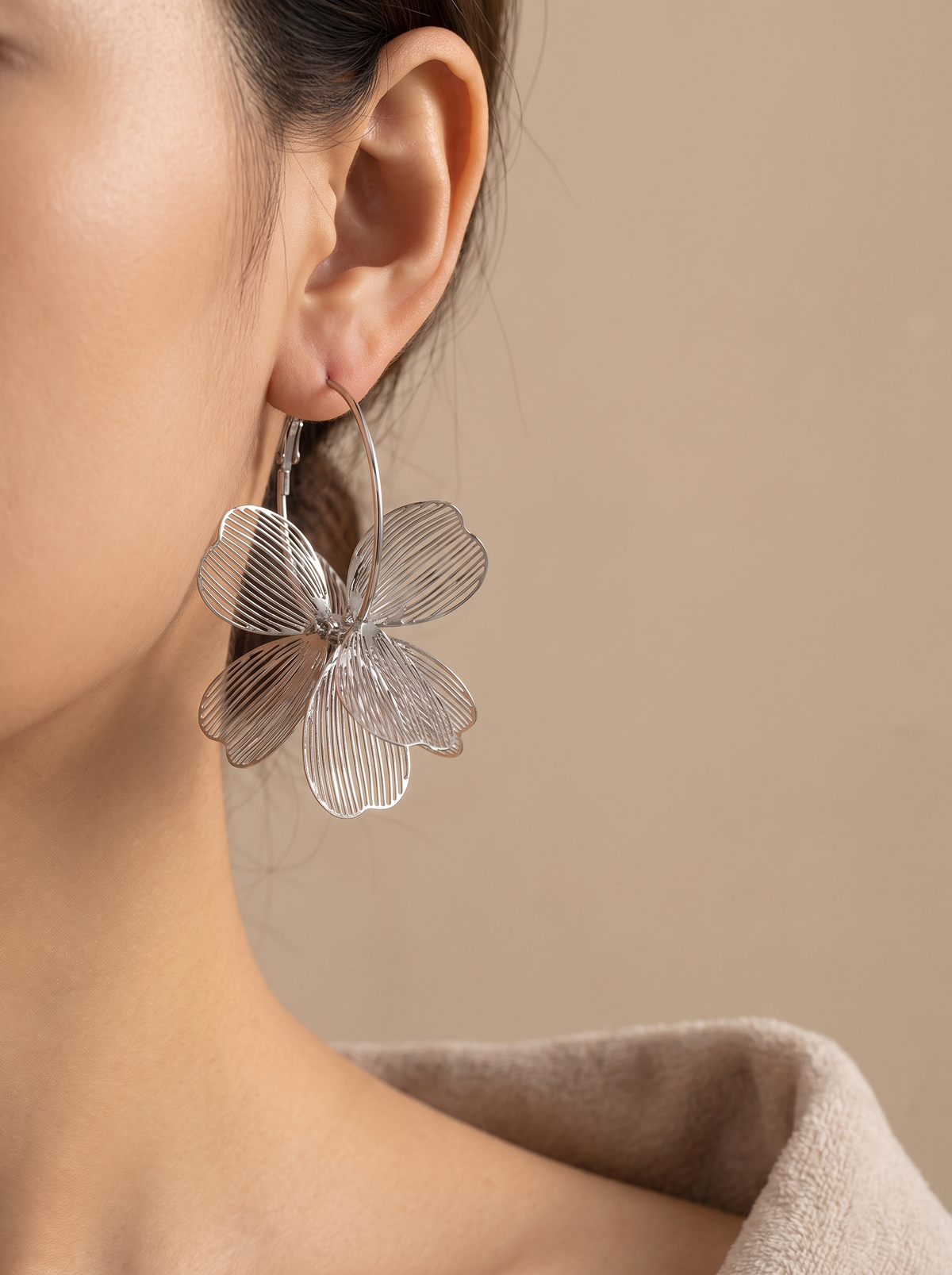 Wire Flower Big Hoop Earrings