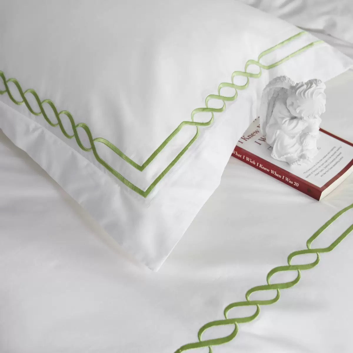Perlehaus Classic White – Infinity Twist