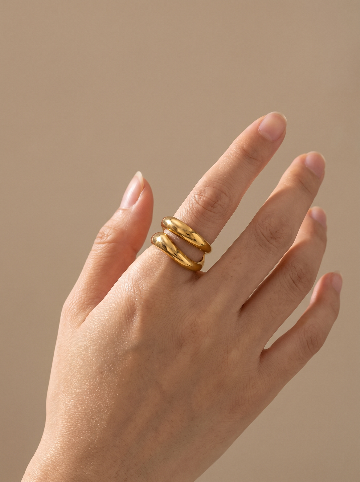 Double Layer Wave Ring - Gold - lifestyle